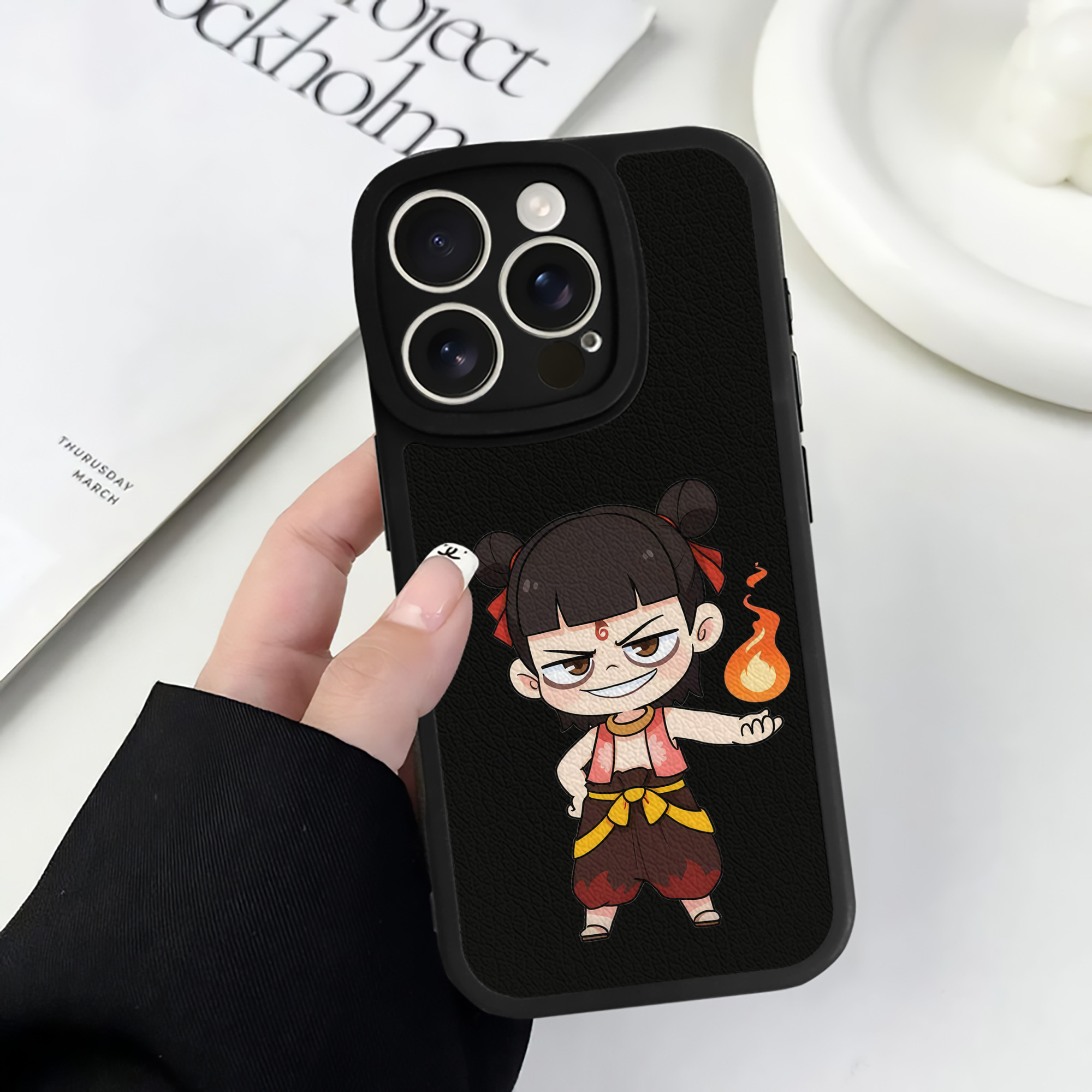 （画像用） Ne Zha 2 ナタ 魔童の大暴れ 【iPhone 16シリーズ対応】シリコンスマホケース（レザー調） 材質：シリコン